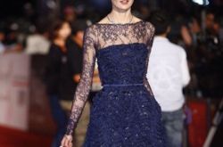 金马50周年红毯张曼玉蕾丝蓝裙优雅高贵 林青霞备受冷落 