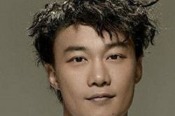 歌神陈奕迅风华绝代 成功中心酸不能少 