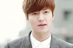 李敏镐女友尹伊娜引关注 揭秘秀智是他的第几任 