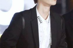 EXO见面会展现魅力 世勋撒娇伯贤嘟嘴呆萌 