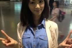 日本演员麻生希图片性感迷人 愚人节现身直播间引爆全场 