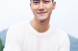 崔始源初恋女友金贤珠回国 两人疑旧情复燃晒同款床单 