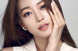 韩艺瑟现在在韩国红吗？ 了解她的艰难成长之路 