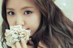 runningman孙恩娜拍摄画报 清纯面貌出镜引人注目 