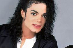 迈克尔杰克逊葬礼科比发表致辞 称其为唯一的精神导师 