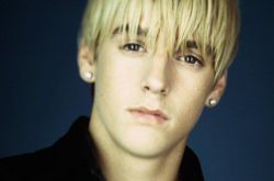 曝亚伦卡特近况 乐队不活跃自己夜店生活却很频繁 