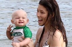 杰西卡贝尔儿子图片欣赏 贾斯汀汀布莱克升级当奶爸 