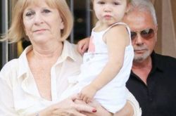 贝克汉姆女儿小七照片可爱爆棚 七公主让爸爸变成小跟班 