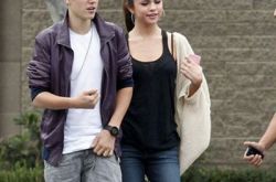 贾斯汀比伯和赛琳娜为什么分手 女方为保持玉女形象放弃爱情 