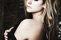 艾薇儿性感照外流 黑丝吊带大玩妩媚诱惑 