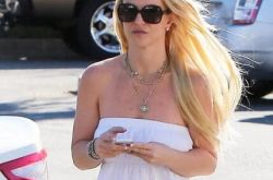 布兰妮小甜甜抹胸出镜变苗条 斯皮尔斯婚姻只维持55小时 