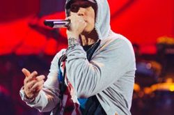 eminem格莱美献唱全场疯狂 19岁女儿曝光被评为校花 