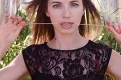 斯诺登俄罗斯女友照片曝光 两人在莫斯科一起做饭 