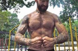 保罗威德图片霸气十足 《囚徒健身》练就生存实力 