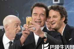 阿诺施瓦辛格去世谣言再起 铁血硬汉年过六十身体好 