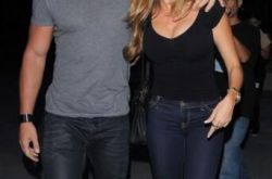 索菲娅维加拉小5岁男友结婚 甜蜜爆照羡煞旁人 