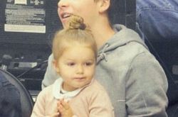 贝克汉姆大儿子小七超级有爱 小贝称对女儿束手无策 