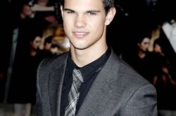 雅各布扮演者个人资料详解 泰勒·洛特纳饰演帅气狼人 