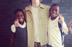 麦当娜儿子的照片去哪儿找？ 竟是亲妈最爱po儿子的图！ 