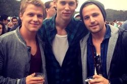 帅哥奥斯汀巴特勒女朋友曝光 真假女友与其同框 