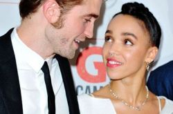 曝2015罗伯特帕丁森近况 与女友深情对望破分手传言 