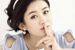 欣赏赵丽颖侧脸嘟嘴的照片 女神撒娇卖萌 