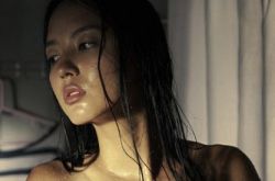 张梓琳素颜图片集锦 出演《硬汉2》沐浴戏亲身上阵热辣大胆 