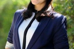 毕福剑之女毕畅照片美艳十足 两人长相差距大 