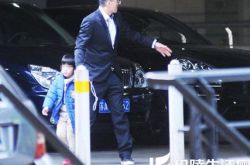 杨子黄圣依抱儿子现身机场 知名“鸳鸯”出演《中南保镖》 
