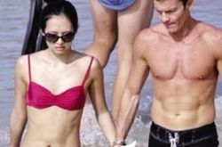 章子怡回应沙滩图片 称被偷拍不是自己的错 