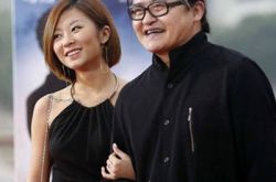 演员刘欢纹身其女儿自拍照被扒 25岁的她大秀纹身美腿 