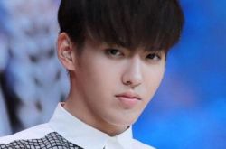 吴亦凡电影上映时间是几时？ 首次搭档卢杉深陷虐恋 