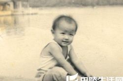 小沈阳晒童年合影照 其规规矩矩站着依然笑点十足 