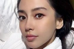 杨颖自拍萌照片小脸精致似芭比娃娃 激萌造型俏皮可爱 