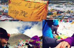 陈亦飞求婚谭维维成功 雪山之巅甜蜜拥吻引路人围拍 