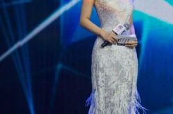 吴昕独挑大梁主持节目 网友：万年陪衬王终于逆袭了！ 