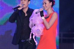 小沈阳张柏芝绯闻是怎么回事 女方酥胸外泄全然不顾 