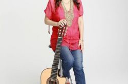 小野丽莎经典歌曲感人 演唱会演绎BossaNova风 