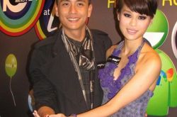 黄宗泽胡杏儿分手微博仍互关 女方结婚不介意邀请旧爱 