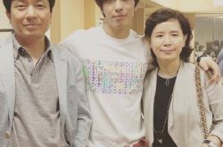 郑容和父母和哥哥照片流出 首度澄清父亲绯闻 