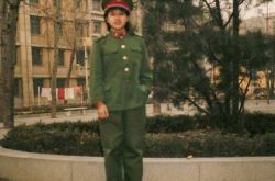 韩红瘦的时候照片曝光 韩红青涩女兵照很苗条