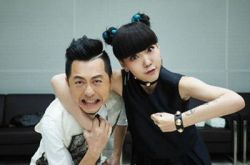 曝吴莫愁哈林演唱会接吻 网友戏言两人挑战最萌年龄差 