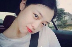 赵宝儿崔雪莉长得好像 同脸但是走不同的路 