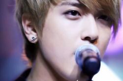 歌手郑容和唱泰妍的什么歌？ 少女队长为唱主题曲苦练中文 