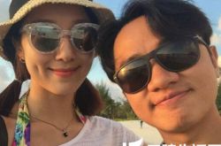 王祖蓝妻子晒合影图片秀恩爱 背景不一般为何喜欢祖蓝 