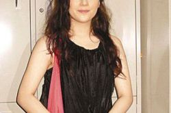 卫兰变胖图片被媒体嘲笑 如今积极收身的她身材依然圆润 