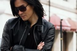 郑伊健的父母是谁 阔别十一年的男神现身举行演唱会 