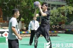 周杰伦打球装酷遭驱赶 音乐才子坦荡离去获好评 