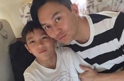 张智霖的儿子图片懵懂可爱 霖哥当导演玩变态题材 