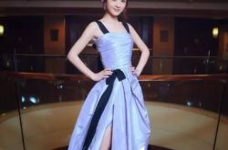 小骨赵丽颖上海白玉兰唱歌惊艳众人 未夺影后表示继续努力 